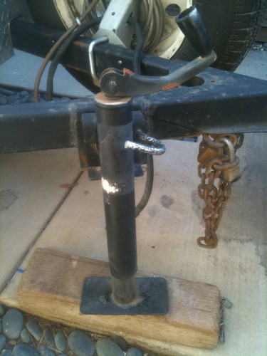 trailer leg and locks