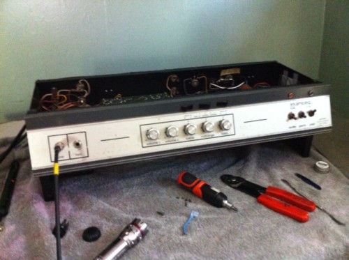 ampeg v4-B apart